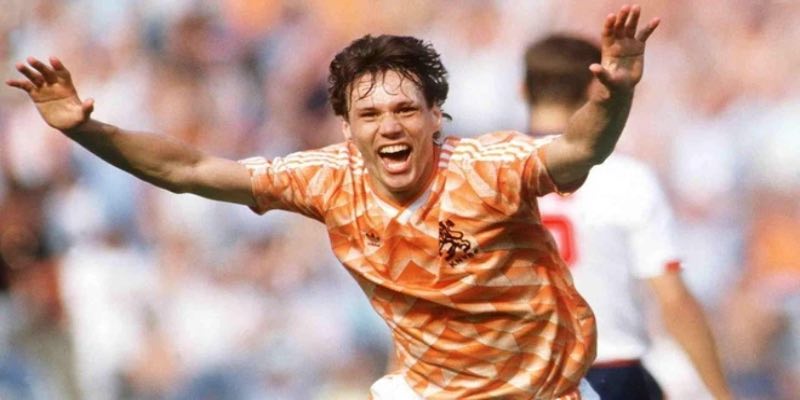 Marco van Basten: Huyền thoại của AC Milan và bóng đá thế giới